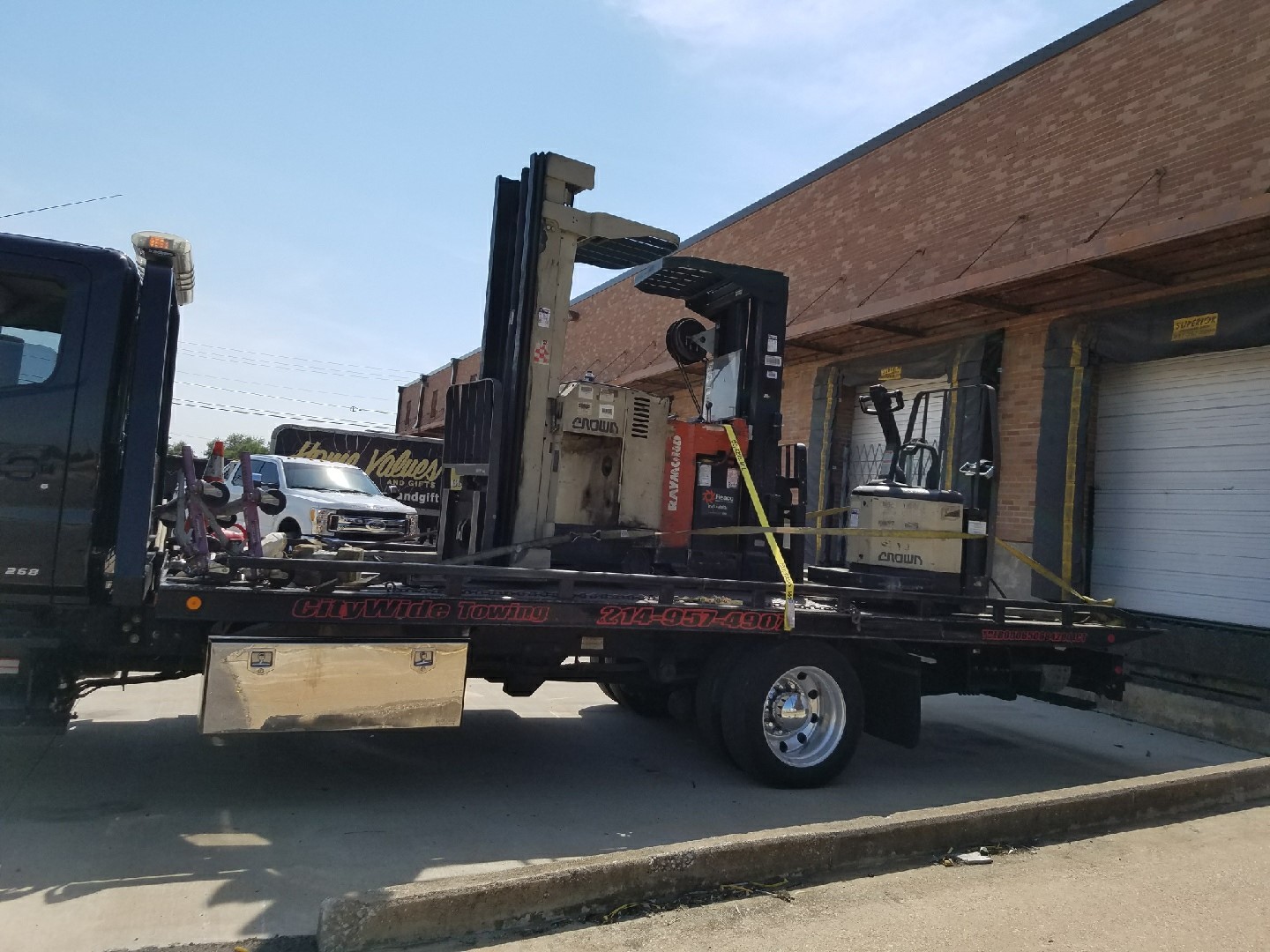 Towing Forklifts from Dallas to Fort Worth